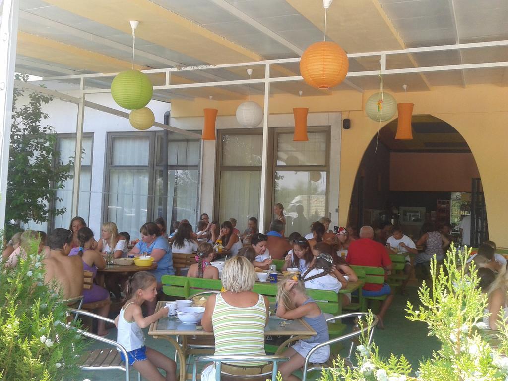 Hotel Zora Kranevo Bagian luar foto
